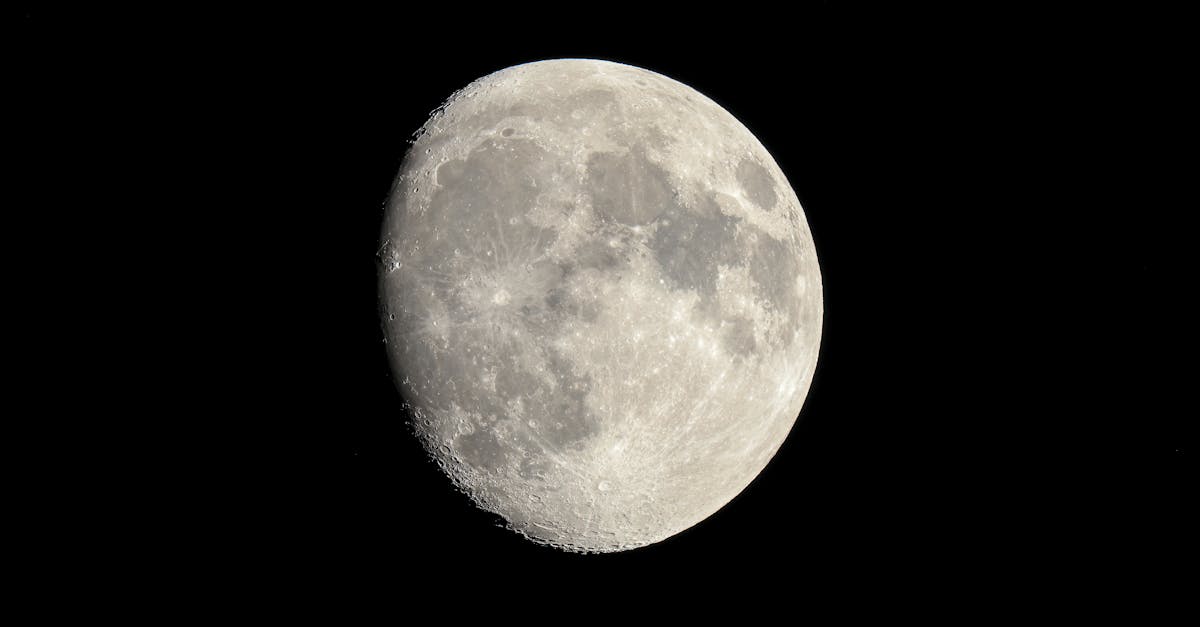 Astronaut's Lunar Journey Snapshot Goes Viral